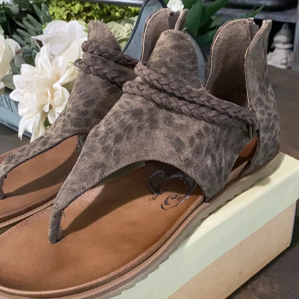 Buckle Brown Leopard Print Sandals - Picture 2 of 8